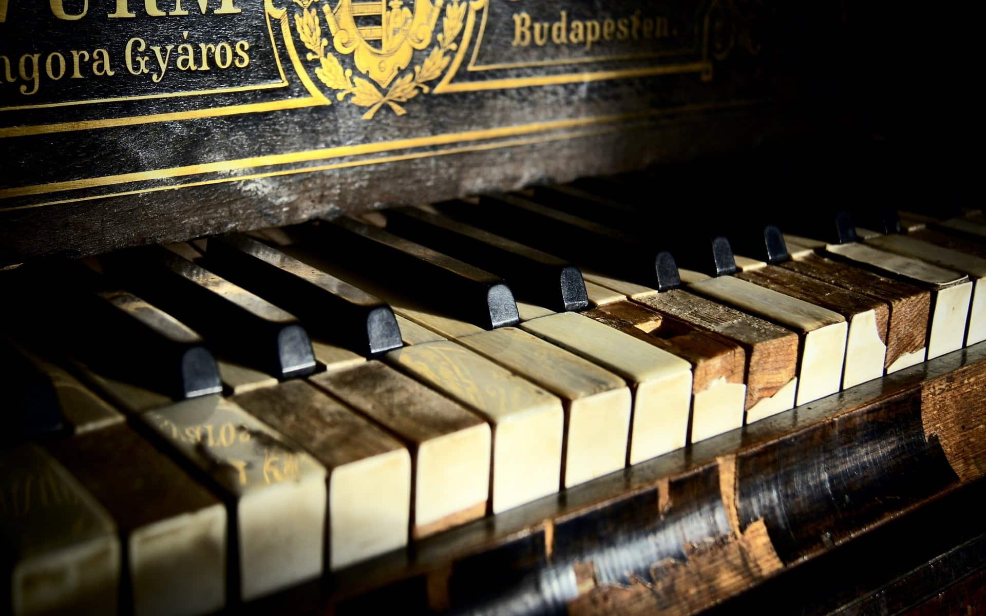 Clavier de piano à restaurer